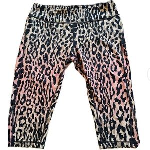 Zella Leggings Animal print Cheetah print size L cropped over knee length